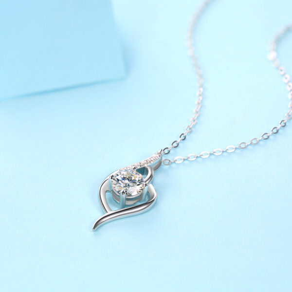 A Beautiful City Luxury Fashion Diamond Pendant Necklace Set With Mosan Diamond Silver Ornaments