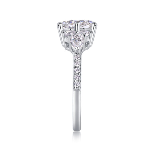 Luxury Fashion Diamond Ring Moissanite Silver Ring