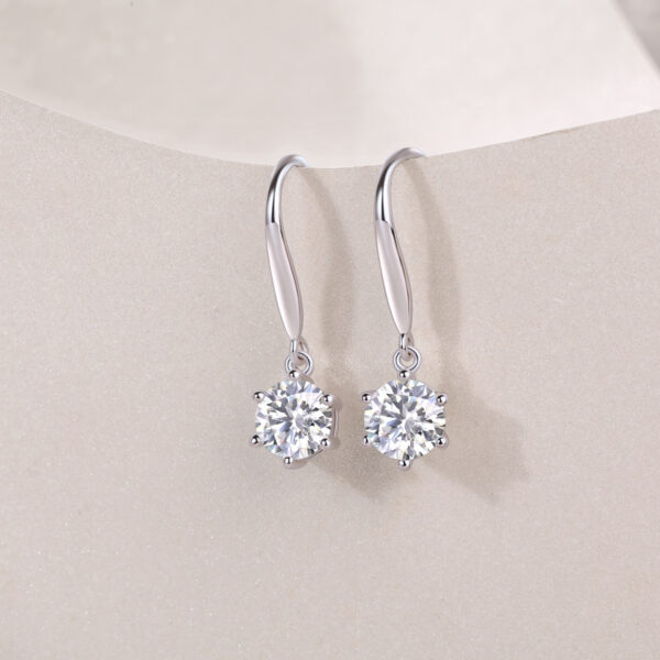 Jumping Wind Inlaid Moissanite Silver Earrings Luxury Fashion Diamond Earrings